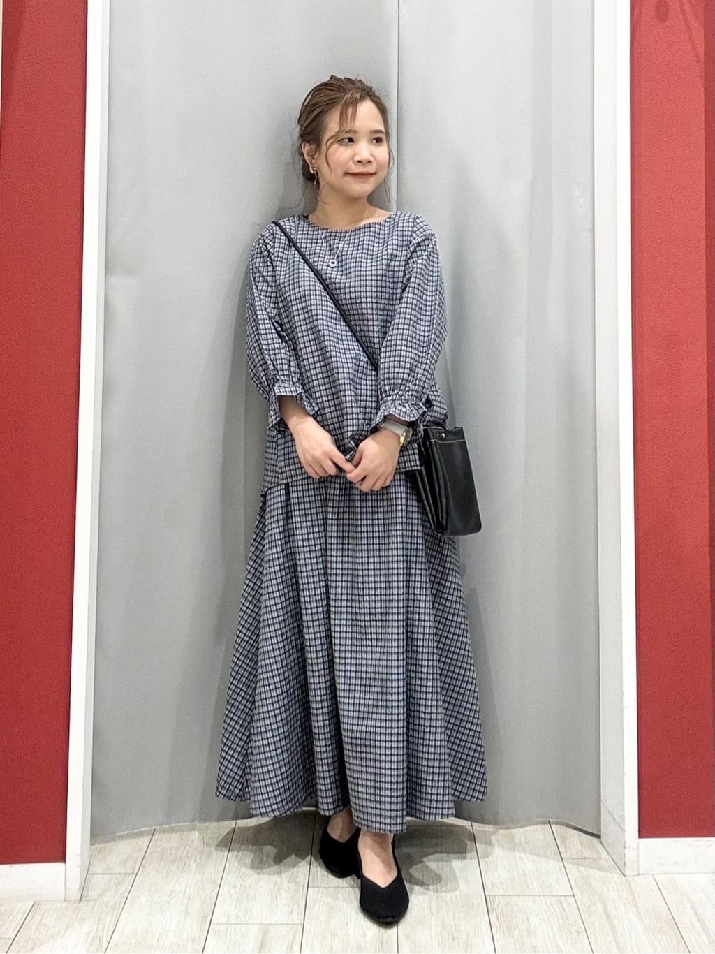 shioさんの「SHOO･LA･RUE｜【洗濯機可/UV】さらっとしたタッチが心地よい ショート丈 Vネックカーディガン」を使ったコーディネート