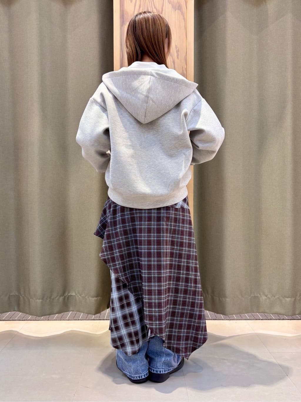 HaNeさんの「THE SHOP TK｜ダンボールジップパーカ」を使ったコーディネート