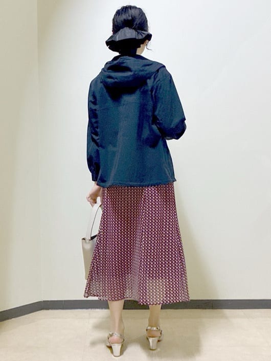 beni_gingerさんの「Reflect｜【WEB先行カラーあり／マシンウォッシュ可／ウエスト総ゴム】コツキ幾何柄ロングスカート」を使ったコーディネート
