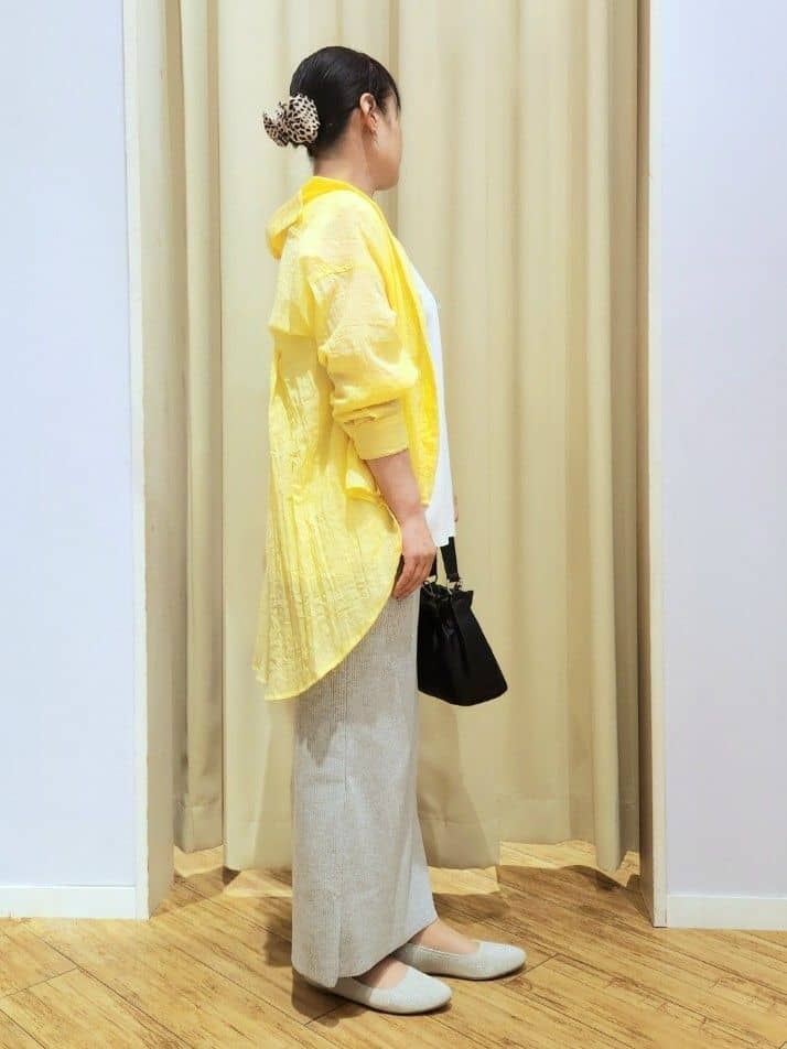くまさんの「SHOO･LA･RUE｜【体型カバー】ふんわり質感 やわらかこなれシアーシャツ」を使ったコーディネート