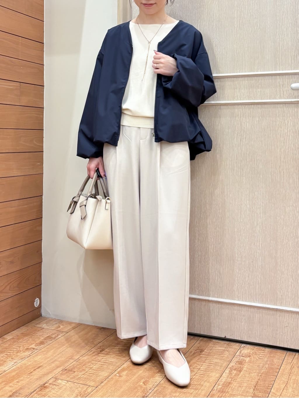 なみさんの「SHOO･LA･RUE｜【防風/撥水/S-LL】お顔回りすっきり見え　Vネックバルーンブルゾン」を使ったコーディネート