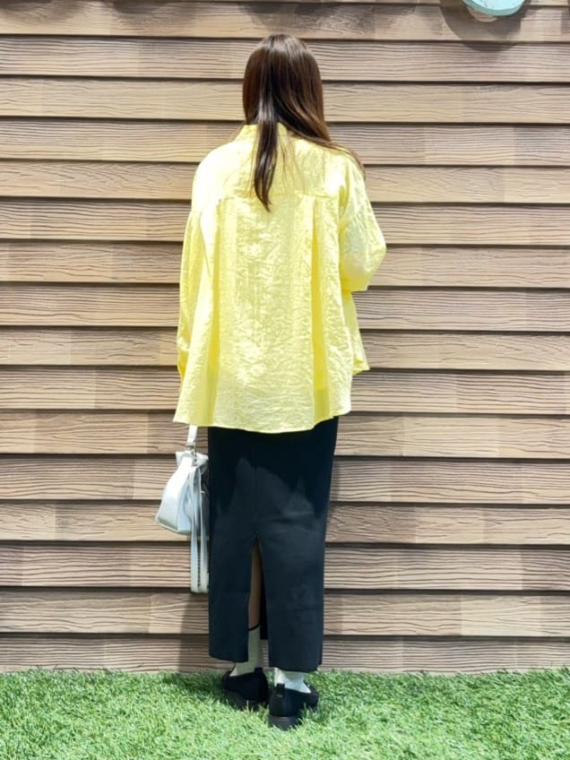 himiさんの「SHOO･LA･RUE｜【体型カバー】ふんわり質感 やわらかこなれシアーシャツ」を使ったコーディネート