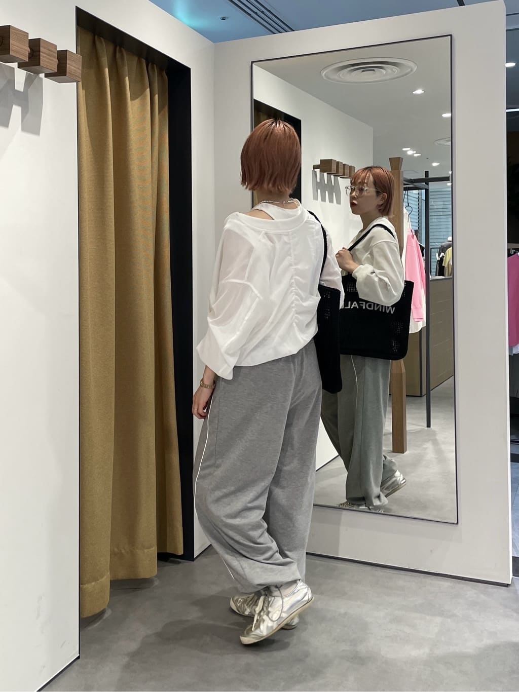 mikuさんの「INDIVI｜【一部店舗限定】パイピング裏毛ワイドパンツ」を使ったコーディネート