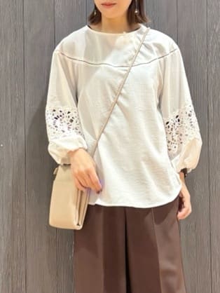 meiさんの「SHOO･LA･RUE｜【洗濯機可/7分袖】インせず着られる 透かし編み柄が上品な レース切替シャツ」を使ったコーディネート