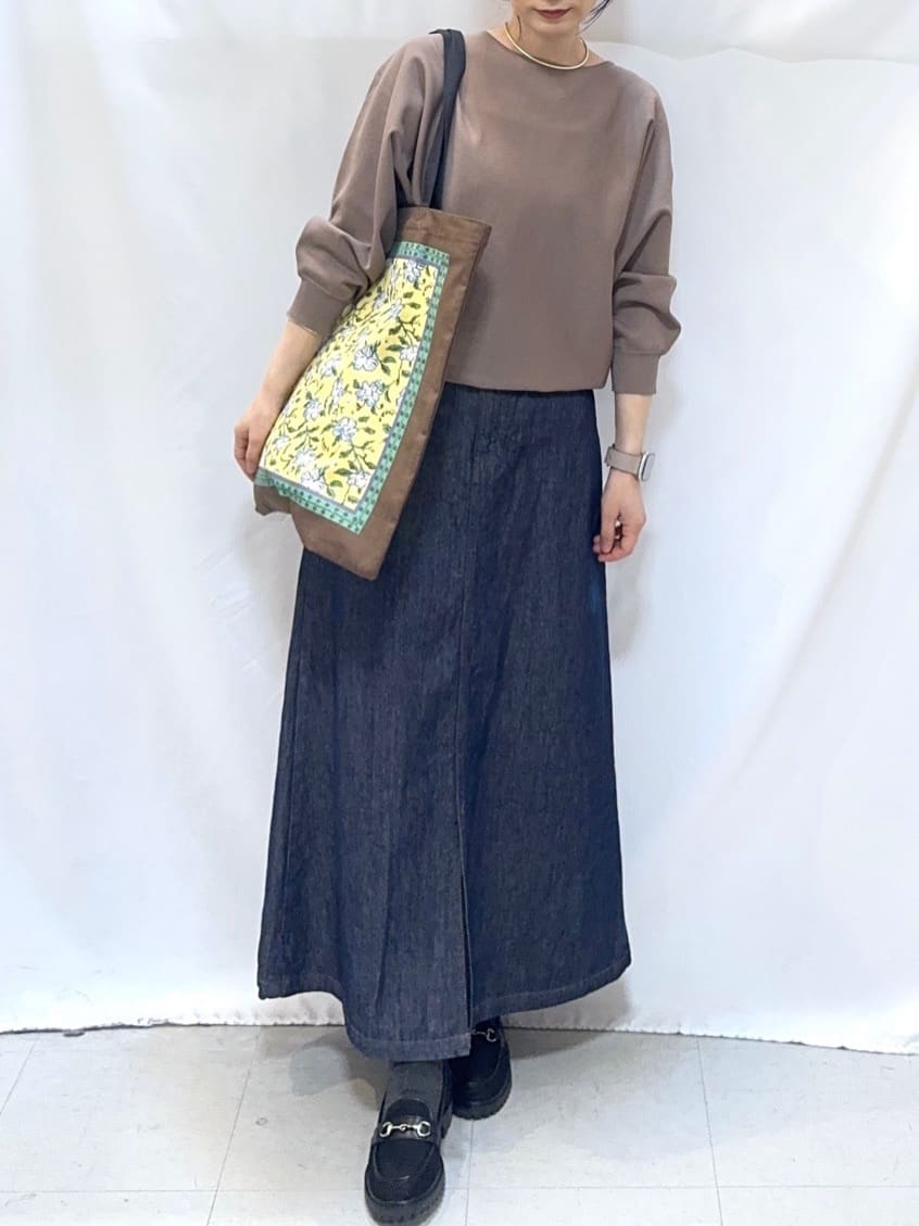 𝐇𝐢𝐫𝐨𝐦𝐢さんの「SHOO･LA･RUE｜【SHOO・LA・RUE DENIM】シンプルだから使いやすい Aラインスカート」を使ったコーディネート