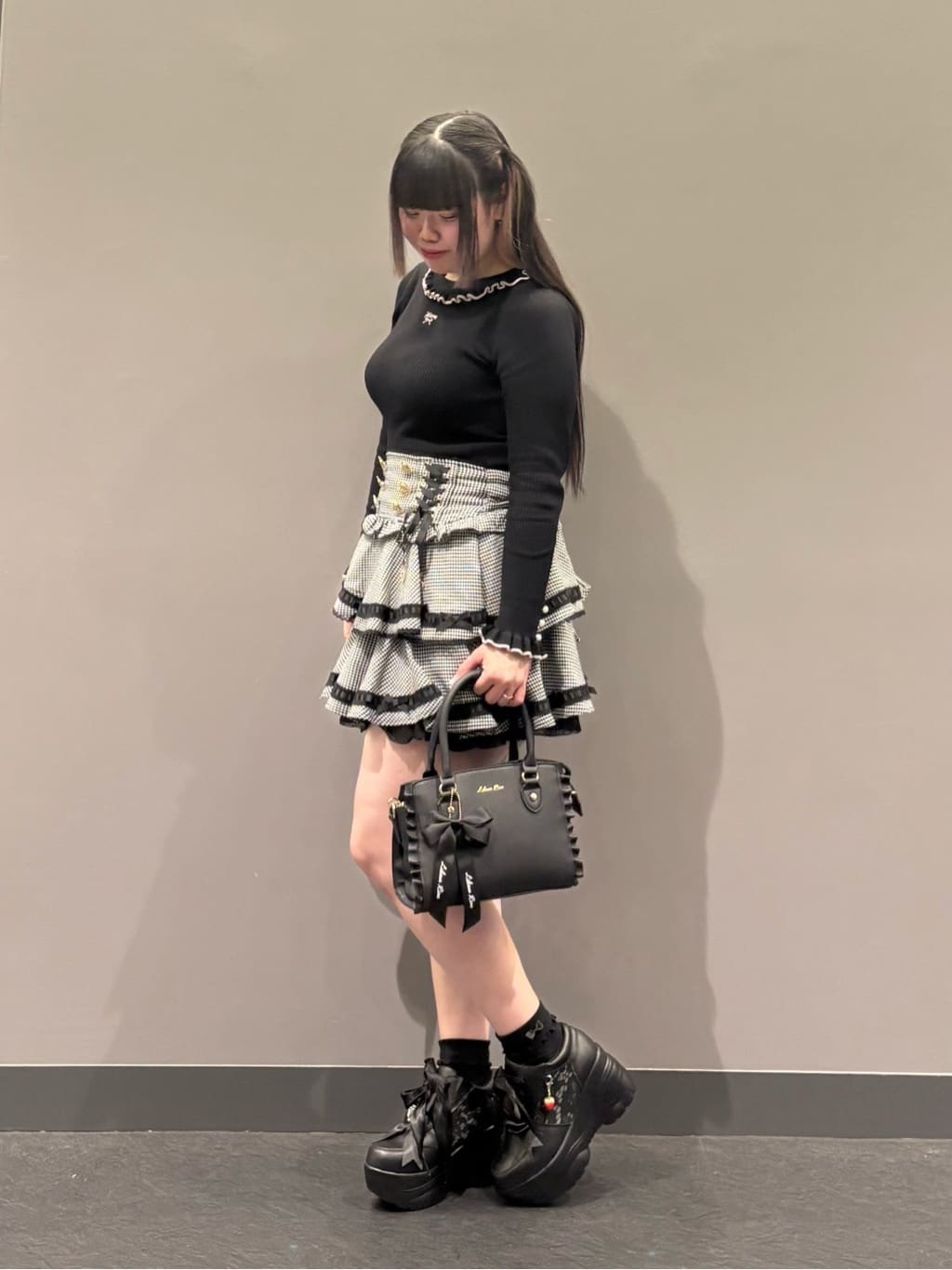 ひなさんの「ESPERANZA｜取り外し自由♪マルチWAY厚底レースイチゴチャームスニーカー」を使ったコーディネート