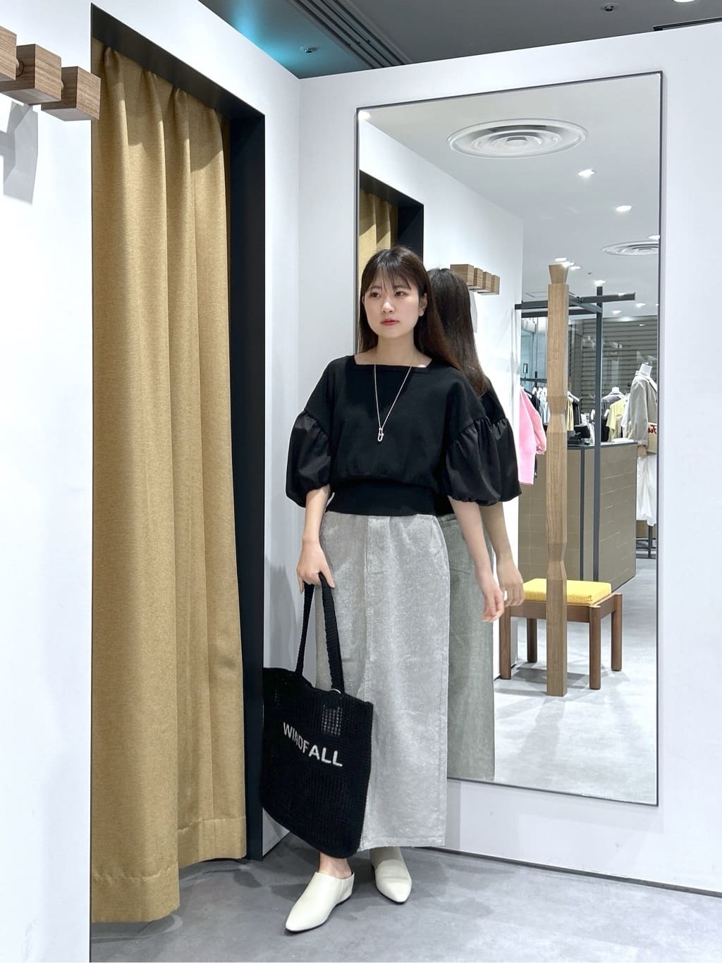 Renoさんの「INDIVI｜ドッキングパフスリーブニット」を使ったコーディネート