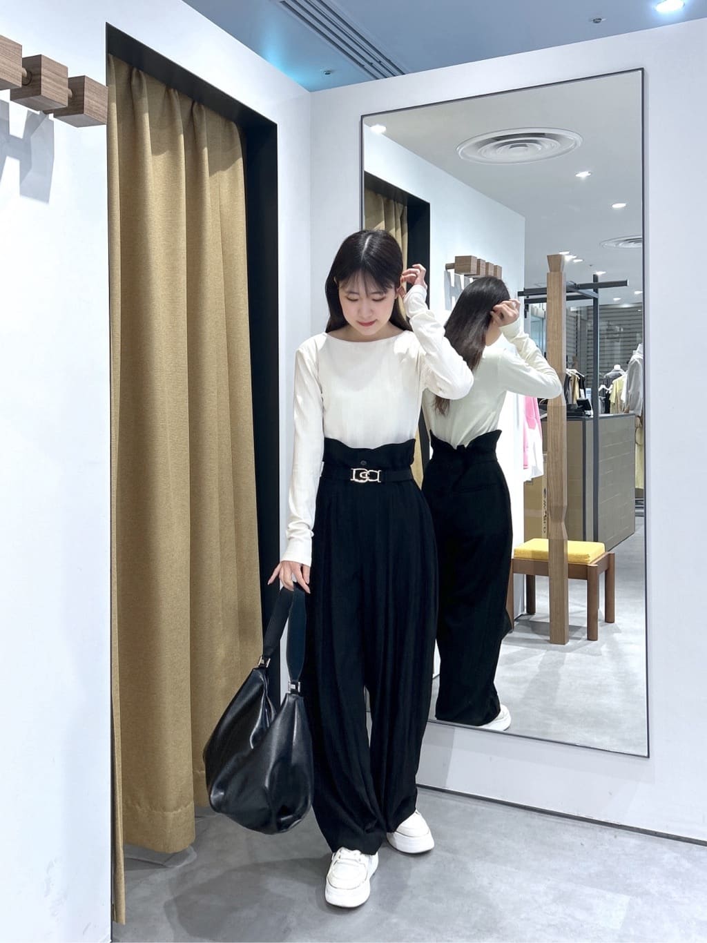 Renoさんの「INDIVI｜バックオープンリブ長袖Tシャツ」を使ったコーディネート