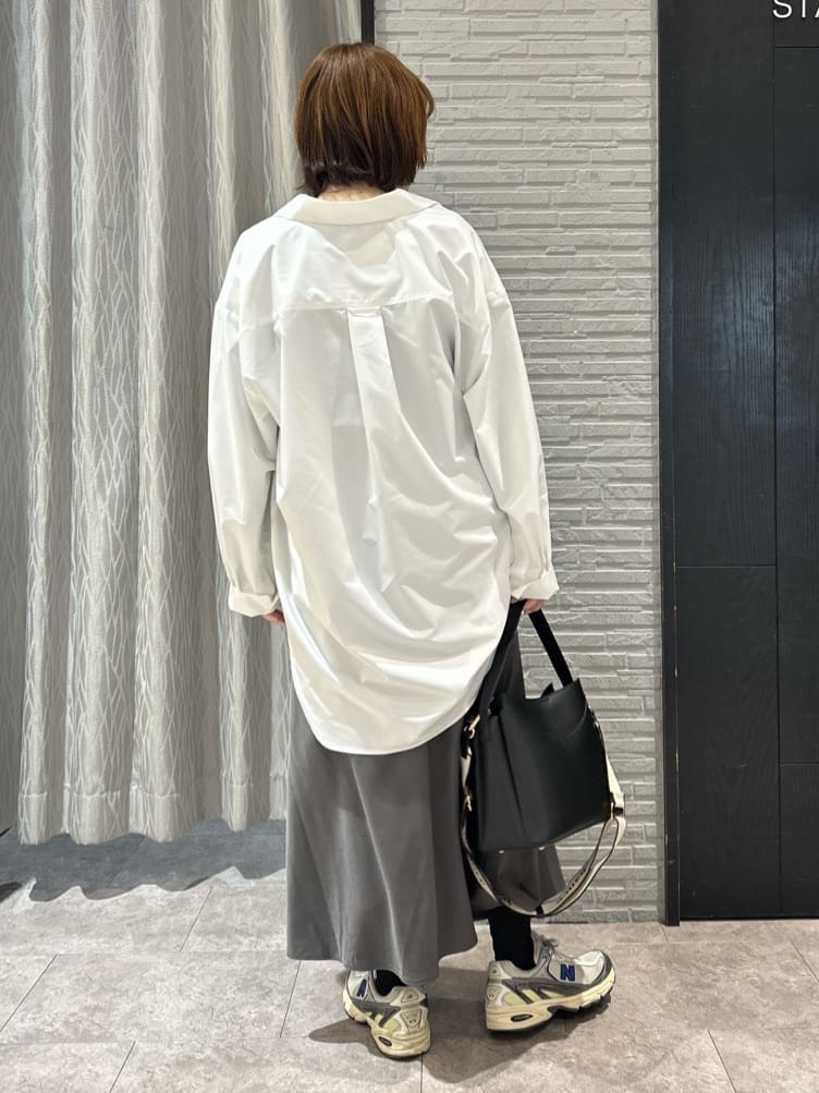 ga_riさんの「THE SHOP TK｜ゆったりシルエットで体型カバー ロングシャツ」を使ったコーディネート