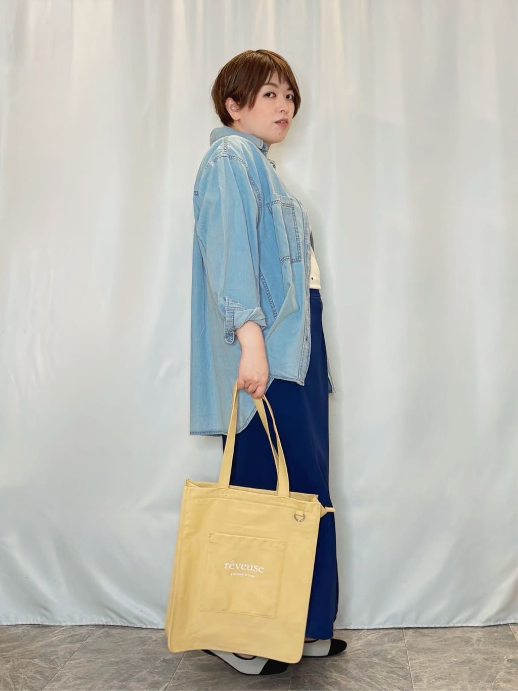 たみさんの「SHOO･LA･RUE｜【洗濯機可/体型カバー】こなれ感をプラスする ライトオンスデニムシャツ」を使ったコーディネート