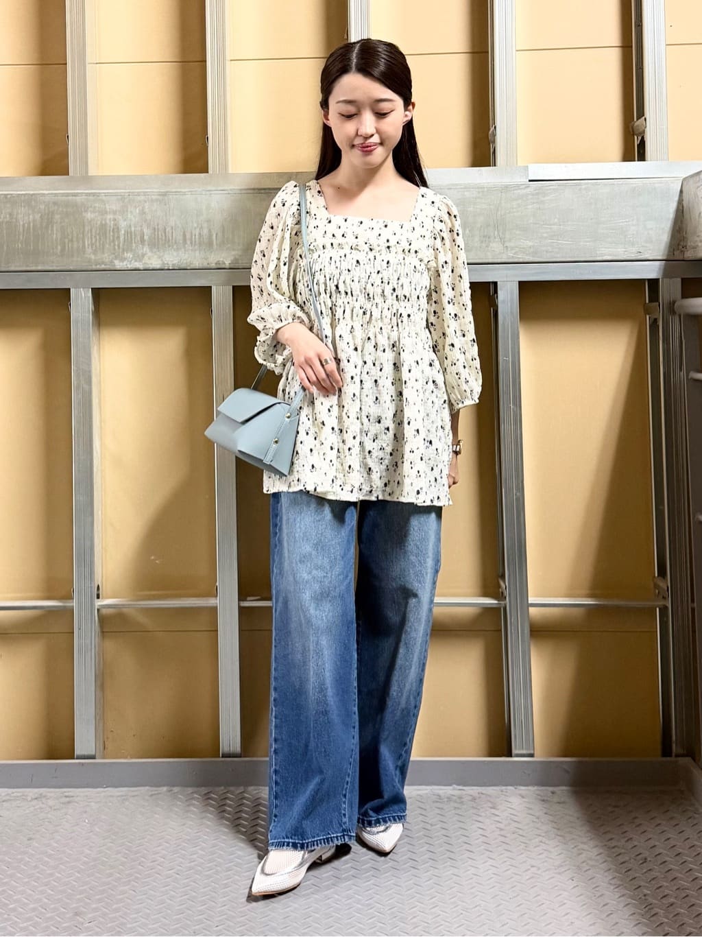sahoさんの「THE SHOP TK｜大人のフェミニンスタイルに 花柄楊柳シャーリングブラウス」を使ったコーディネート