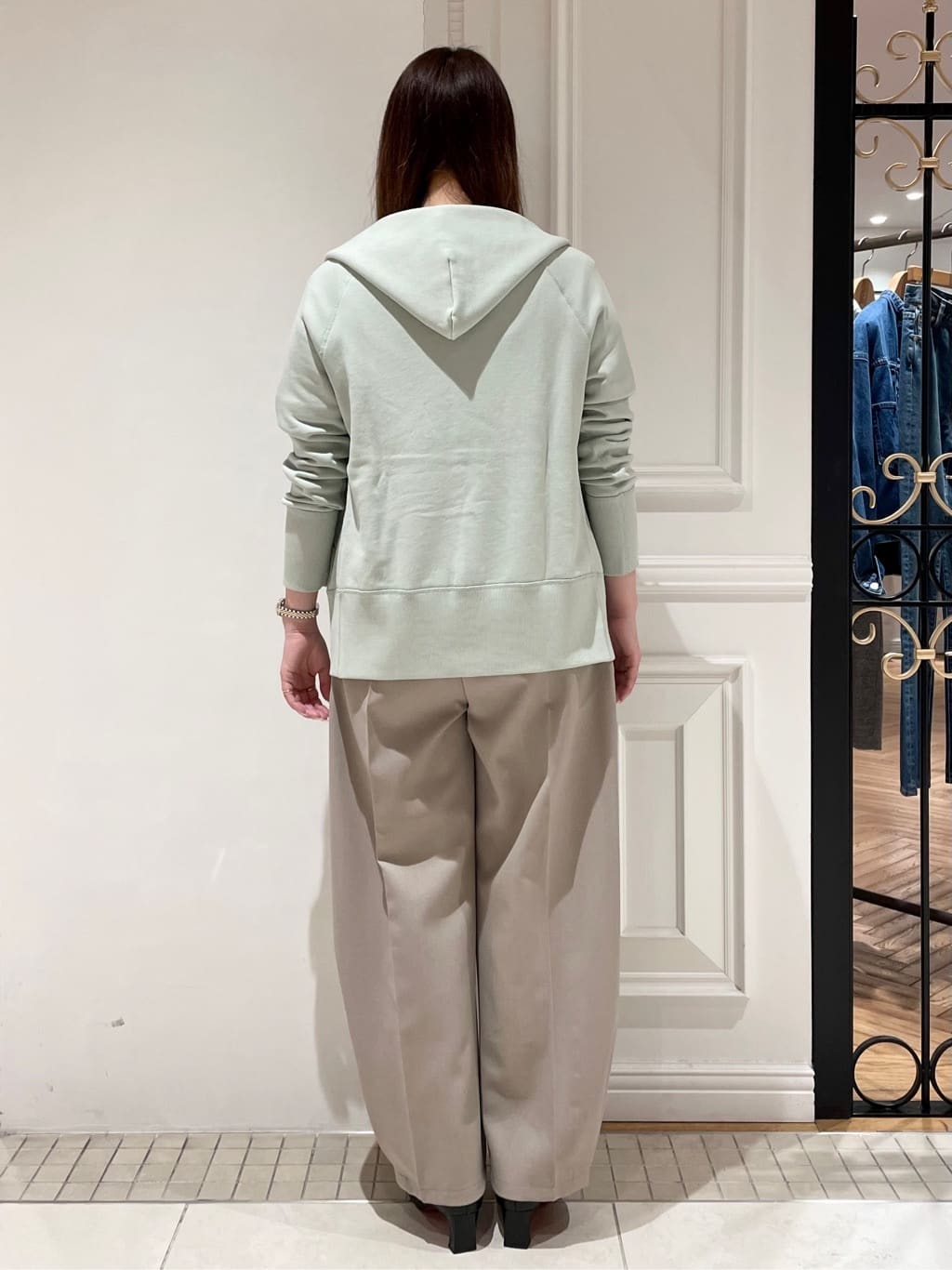 minowaさんの「DRESSTERIOR｜【春夏/寒暖差対応/ウォッシャブル】ライト裏毛フーディー」を使ったコーディネート
