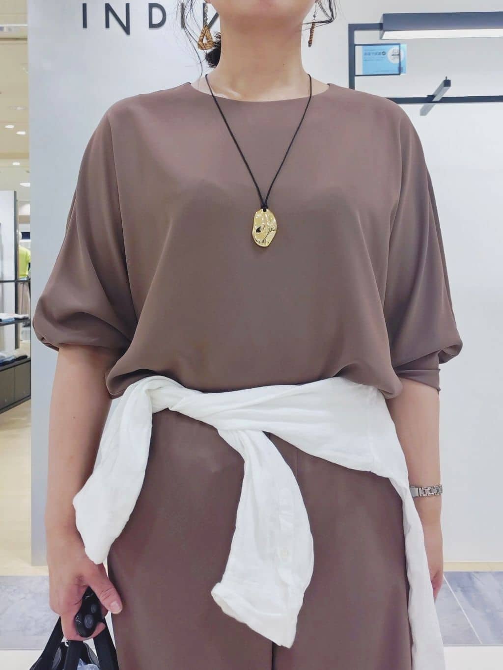 TOMOMIさんの「INDIVI｜【接触冷感／透湿／着る日傘】イージーワイドパンツ」を使ったコーディネート