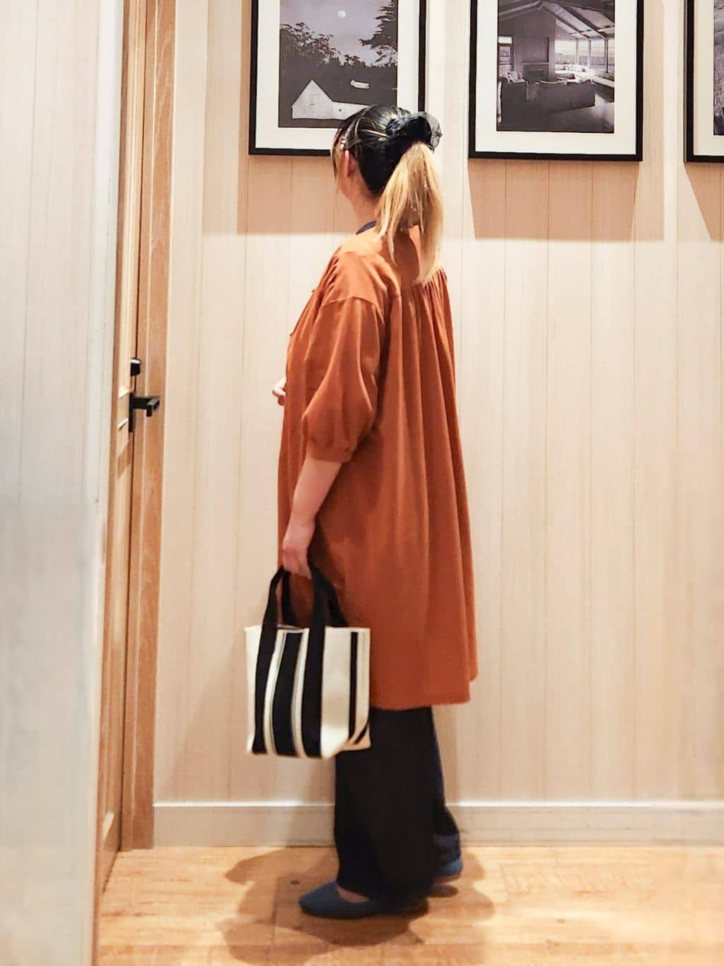 れーやんさんの「SHOO･LA･RUE｜【洗濯機可/S-LL】1枚でも羽織でも キーネックシャツワンピース」を使ったコーディネート