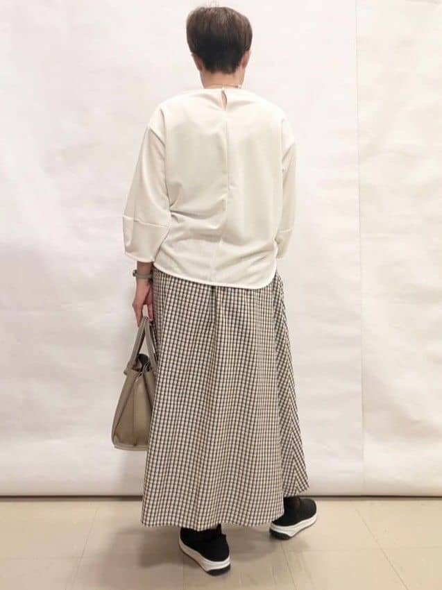 なっちゃんさんの「SHOO･LA･RUE｜【セットアップ可/洗濯機可/S-LL】軽やかに揺れる サッカーチェック フレアスカート」を使ったコーディネート