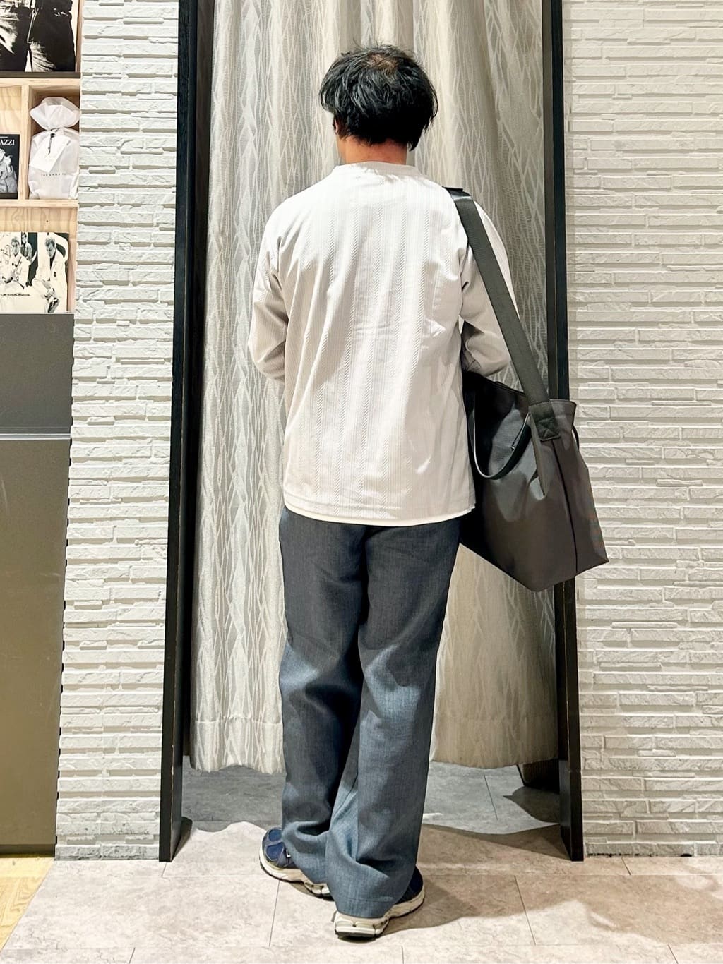 KENJI Iさんの「THE SHOP TK｜【程よく品のある着こなし】ジャカード フェイクレイヤード長袖Tシャツ 洗濯機OK」を使ったコーディネート