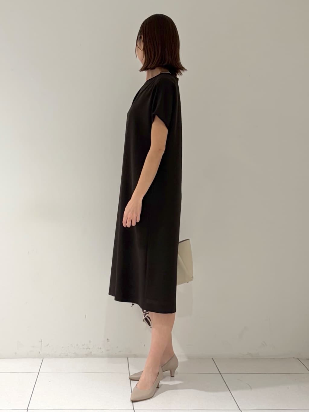 shioriさんの「INDIVI｜【洗える／UVケア／麻調】スキッパーワンピース」を使ったコーディネート