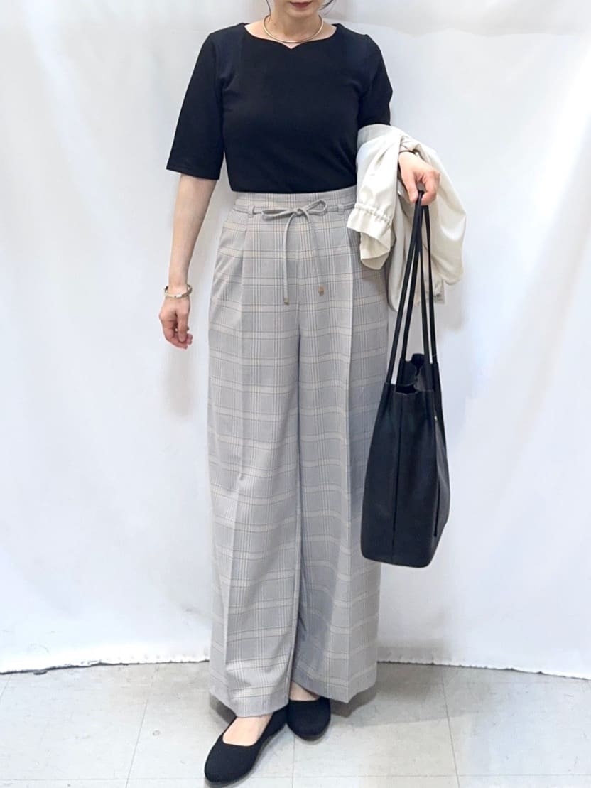 𝐇𝐢𝐫𝐨𝐦𝐢さんの「SHOO･LA･RUE｜【ネックアソート/洗濯機可】テレコ5分袖トップス」を使ったコーディネート