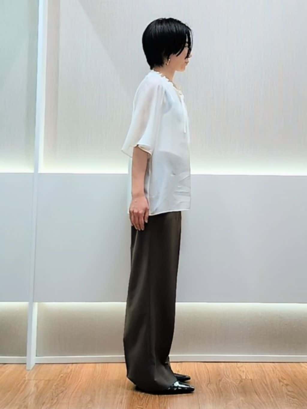ミズタさんの「UNTITLED｜【シアー/首元フリル】シルキーシフォンブラウス」を使ったコーディネート