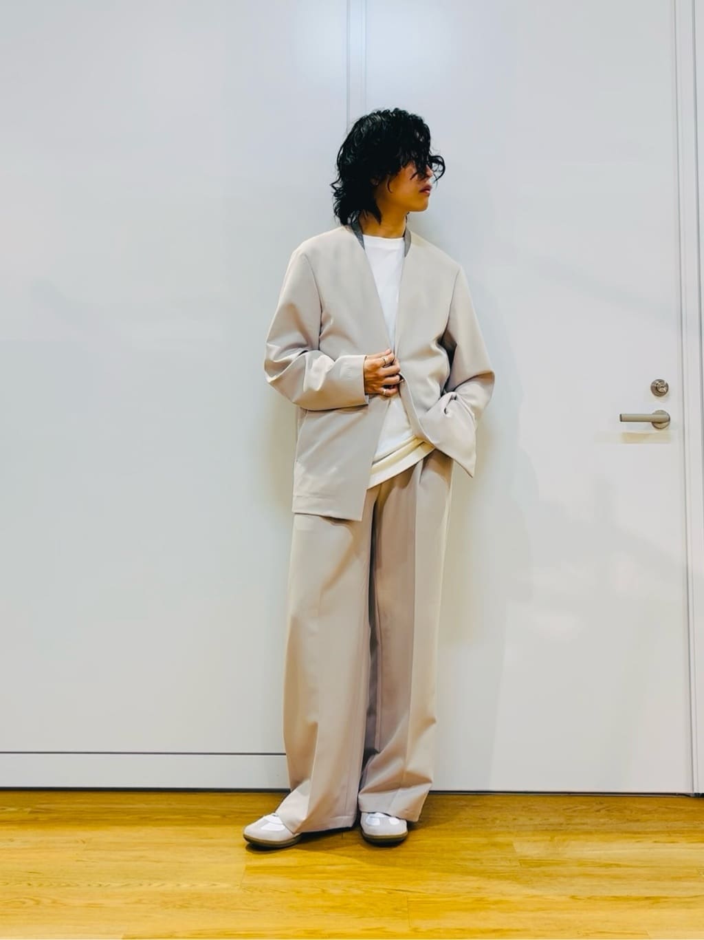 ワッキーさんの「tk.TAKEO KIKUCHI｜【セットアップ対応】360度ストレッチ ワイドストレートパンツ」を使ったコーディネート