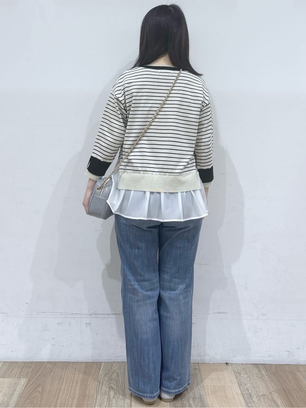 るーさんの「grove｜【選べる着丈】美シルエットデニムソフトフレアーパンツ」を使ったコーディネート