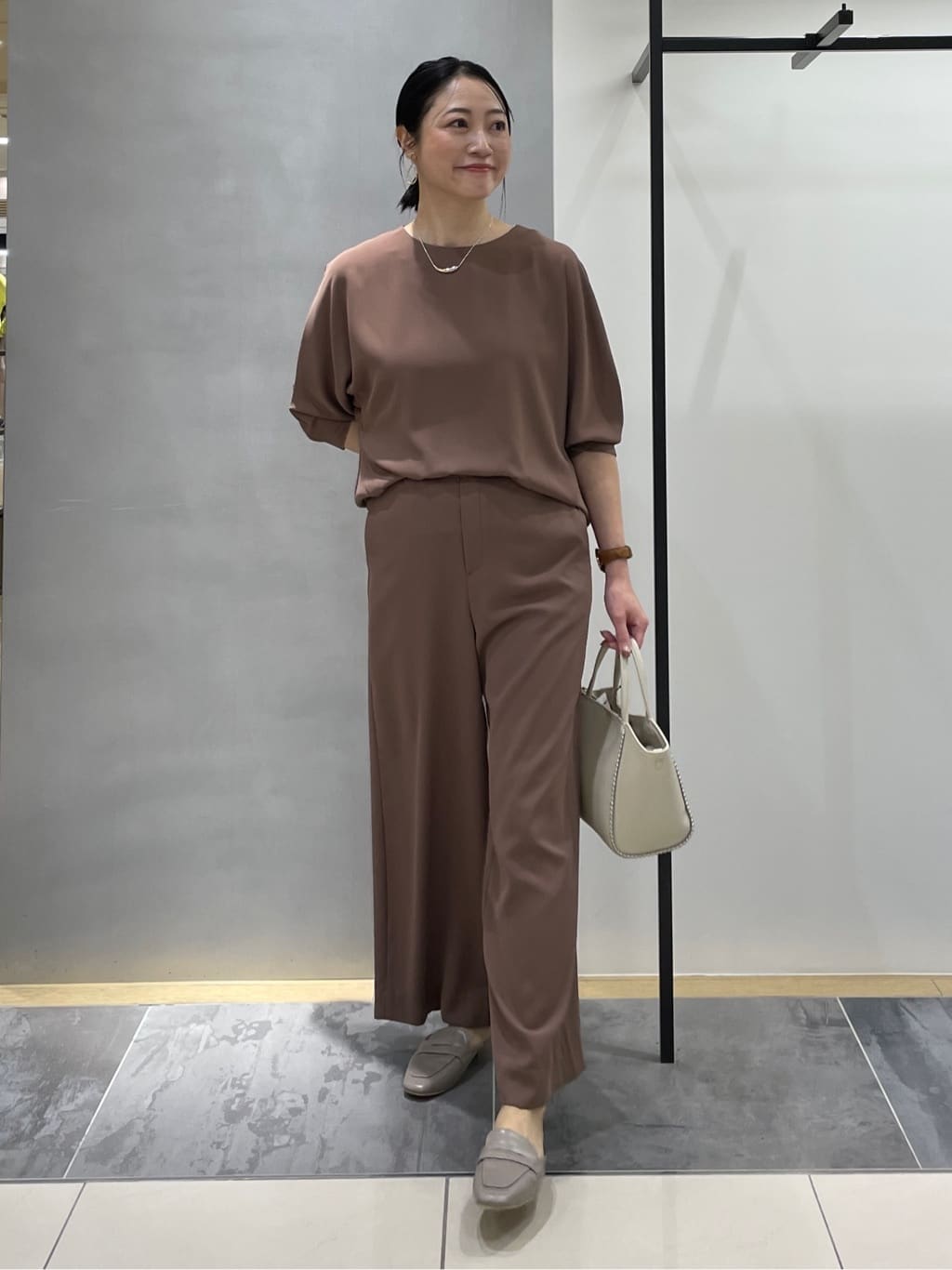 shihoさんの「INDIVI｜【接触冷感／透湿／着る日傘】ドルマントップス」を使ったコーディネート