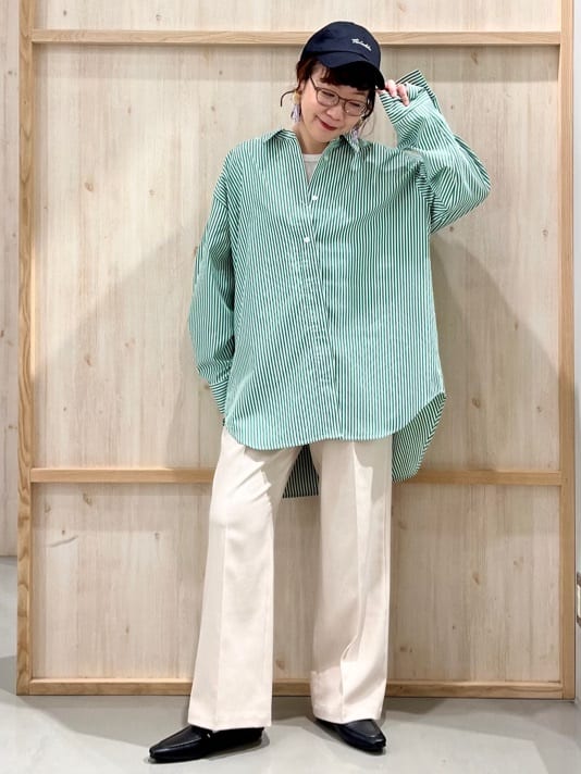 nakoさんの「THE SHOP TK｜ゆったりシルエットで体型カバー ロングシャツ」を使ったコーディネート