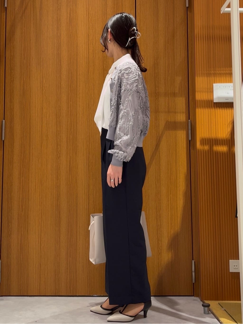 リンナさんの「index｜シアー幾何刺繍カーディガン【洗濯機OK】」を使ったコーディネート