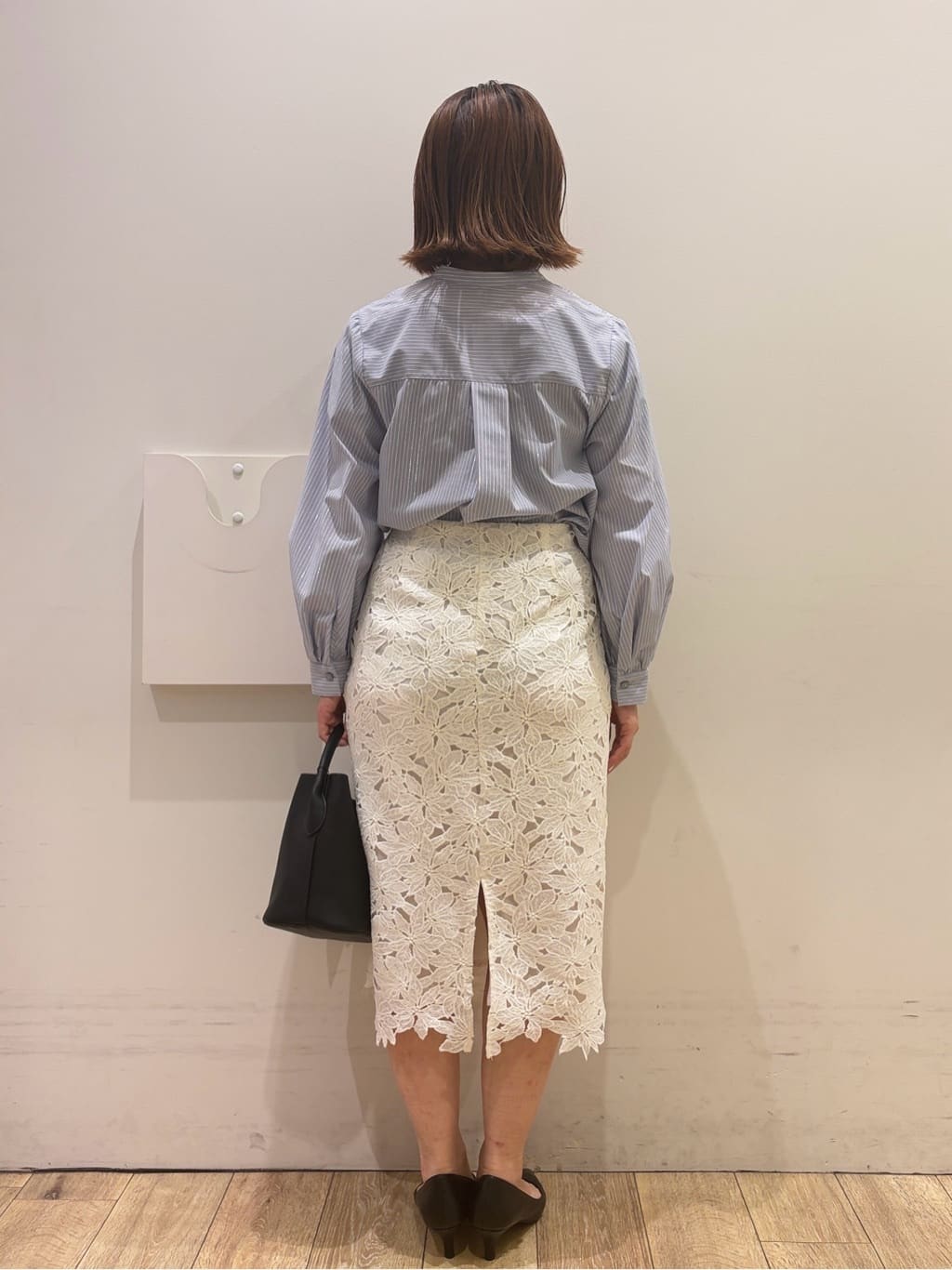YUKOさんの「index｜フリルキーネックシャツ【洗濯機OK／イージーアイロン／防シワ】《XS～LL／7col》」を使ったコーディネート