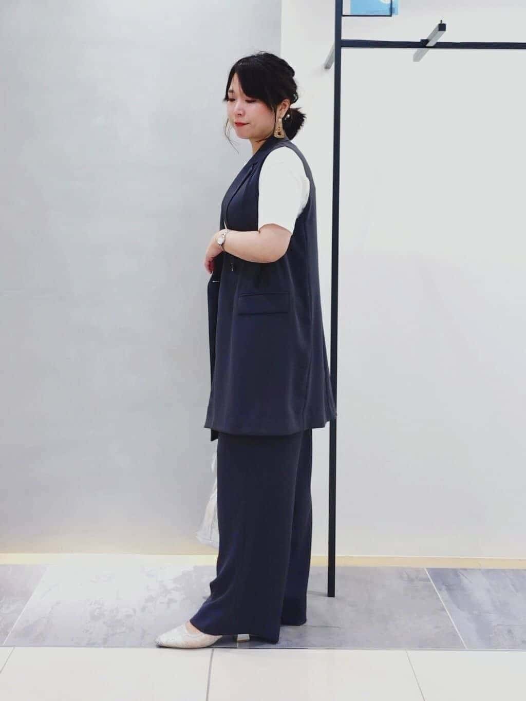 TOMOMIさんの「INDIVI｜【接触冷感／透湿／着る日傘】イージーワイドパンツ」を使ったコーディネート