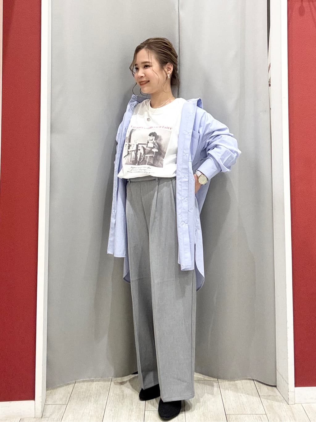 shioさんの「SHOO･LA･RUE｜【体型カバー】バックギャザーで魅せる オーバーサイズシャツ」を使ったコーディネート
