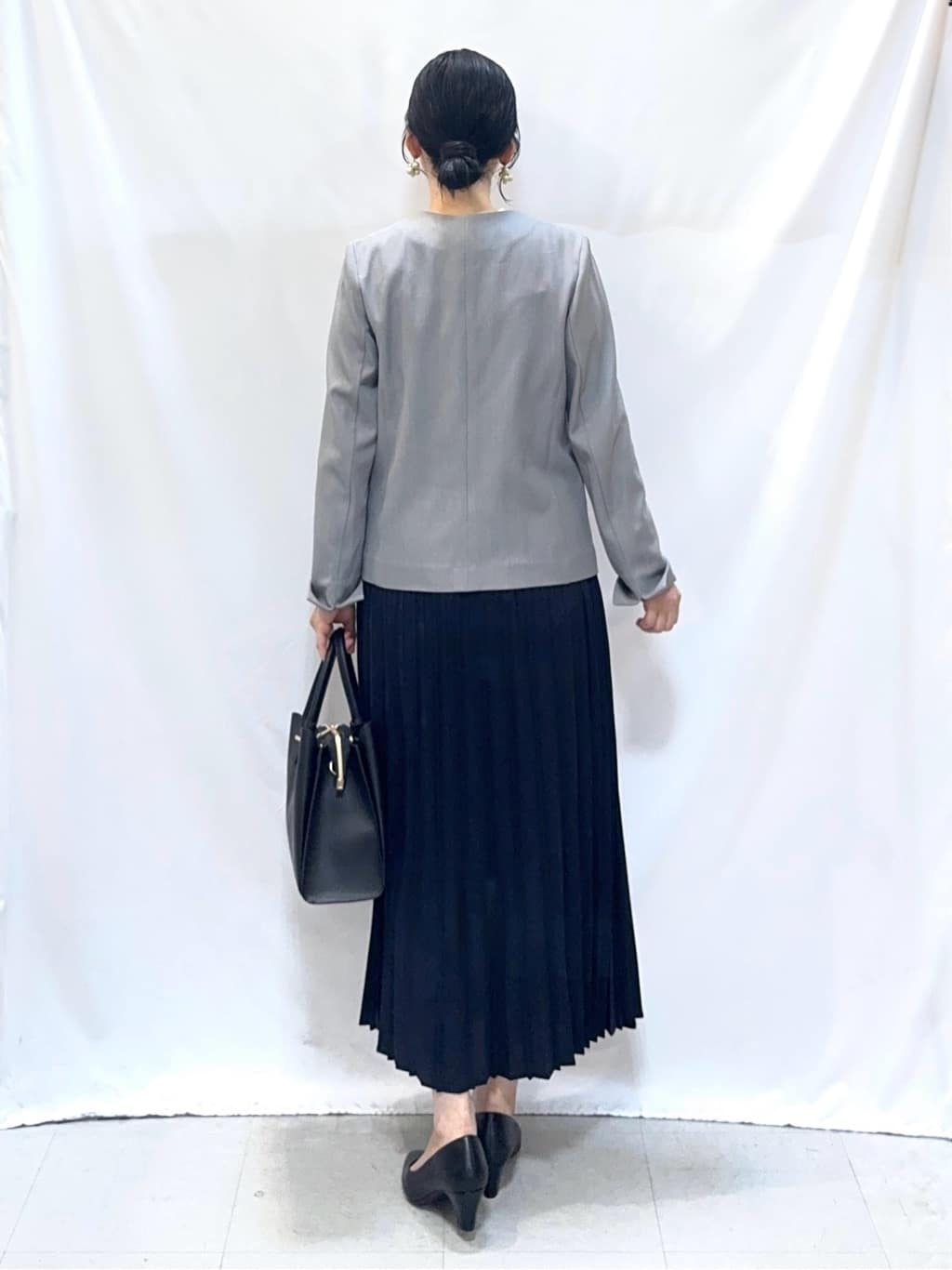 𝐇𝐢𝐫𝐨𝐦𝐢さんの「SHOO･LA･RUE｜【洗濯機可/UV/SS-3L】すっきり好印象 ノーカラージャケット」を使ったコーディネート