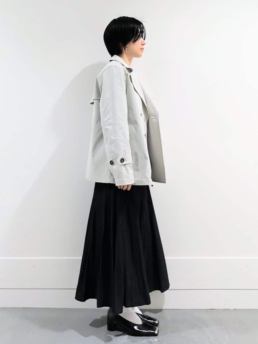 ミズタさんの「UNTITLED｜【定番人気/はっ水/洗える】タスランショートトレンチコート」を使ったコーディネート