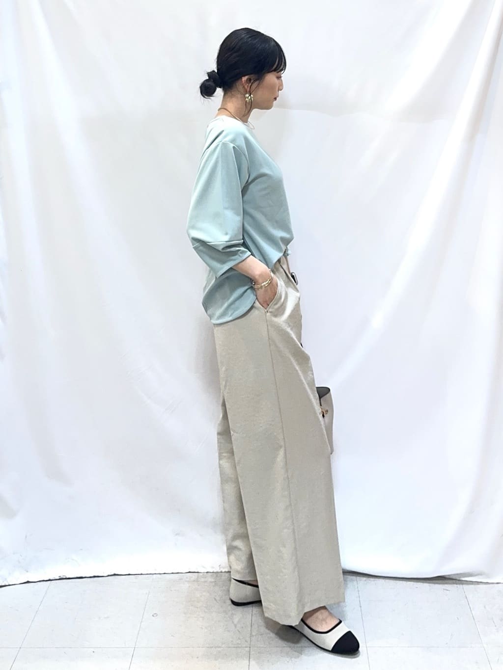 𝐇𝐢𝐫𝐨𝐦𝐢さんの「SHOO･LA･RUE｜【洗濯機可/セットアップ可/UV/SS-LL】楽してきちんと きれい見えゆったりワイドパンツ」を使ったコーディネート