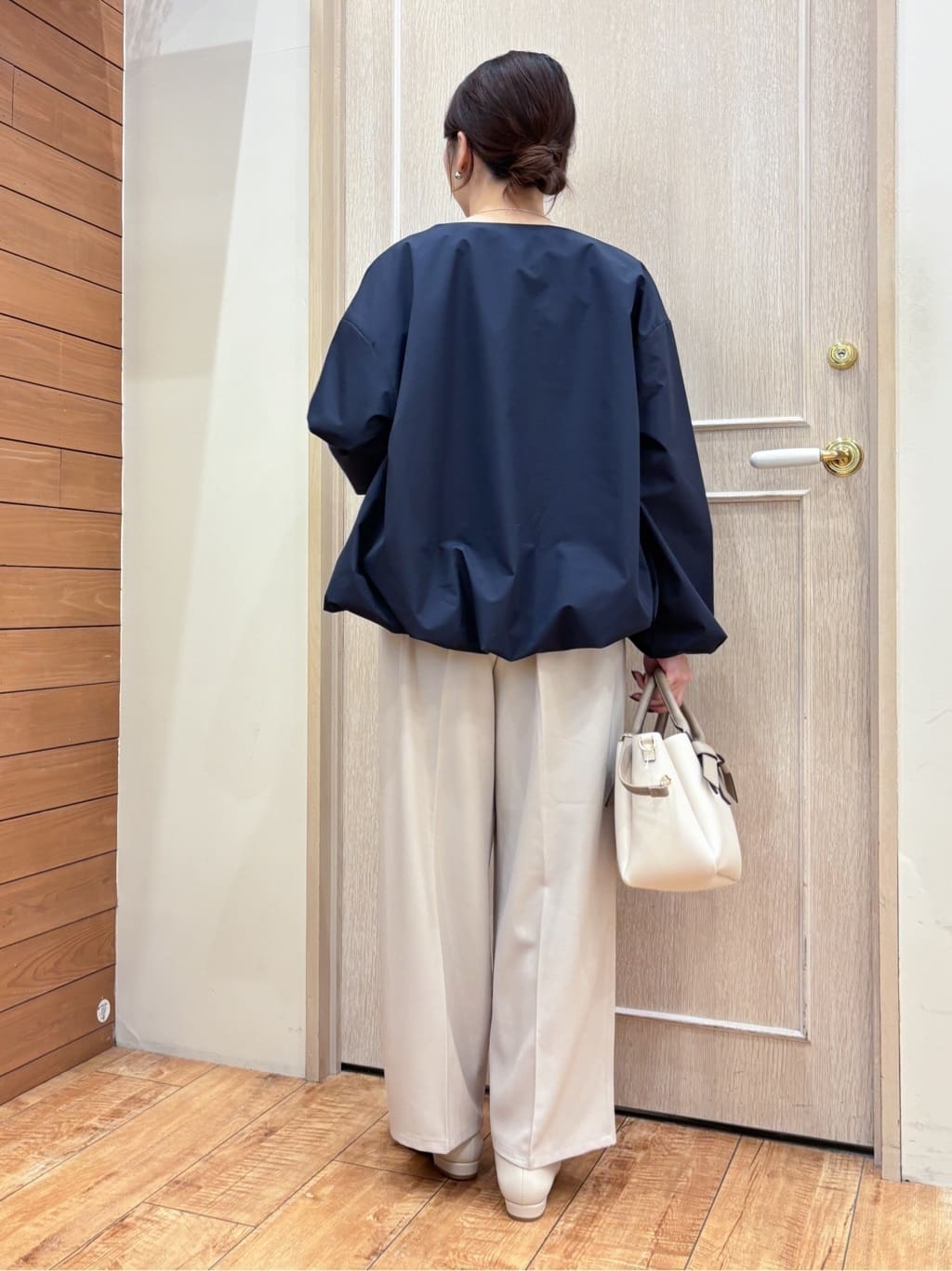 なみさんの「SHOO･LA･RUE｜【防風/撥水/S-LL】お顔回りすっきり見え　Vネックバルーンブルゾン」を使ったコーディネート