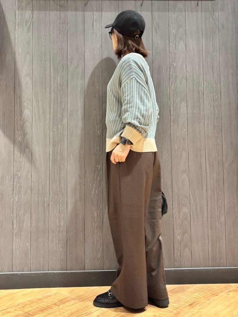meiさんの「SHOO･LA･RUE｜【洗濯機可/S-LL】キーネックでお顔周りすっきり ざっくり編みカーディガン」を使ったコーディネート
