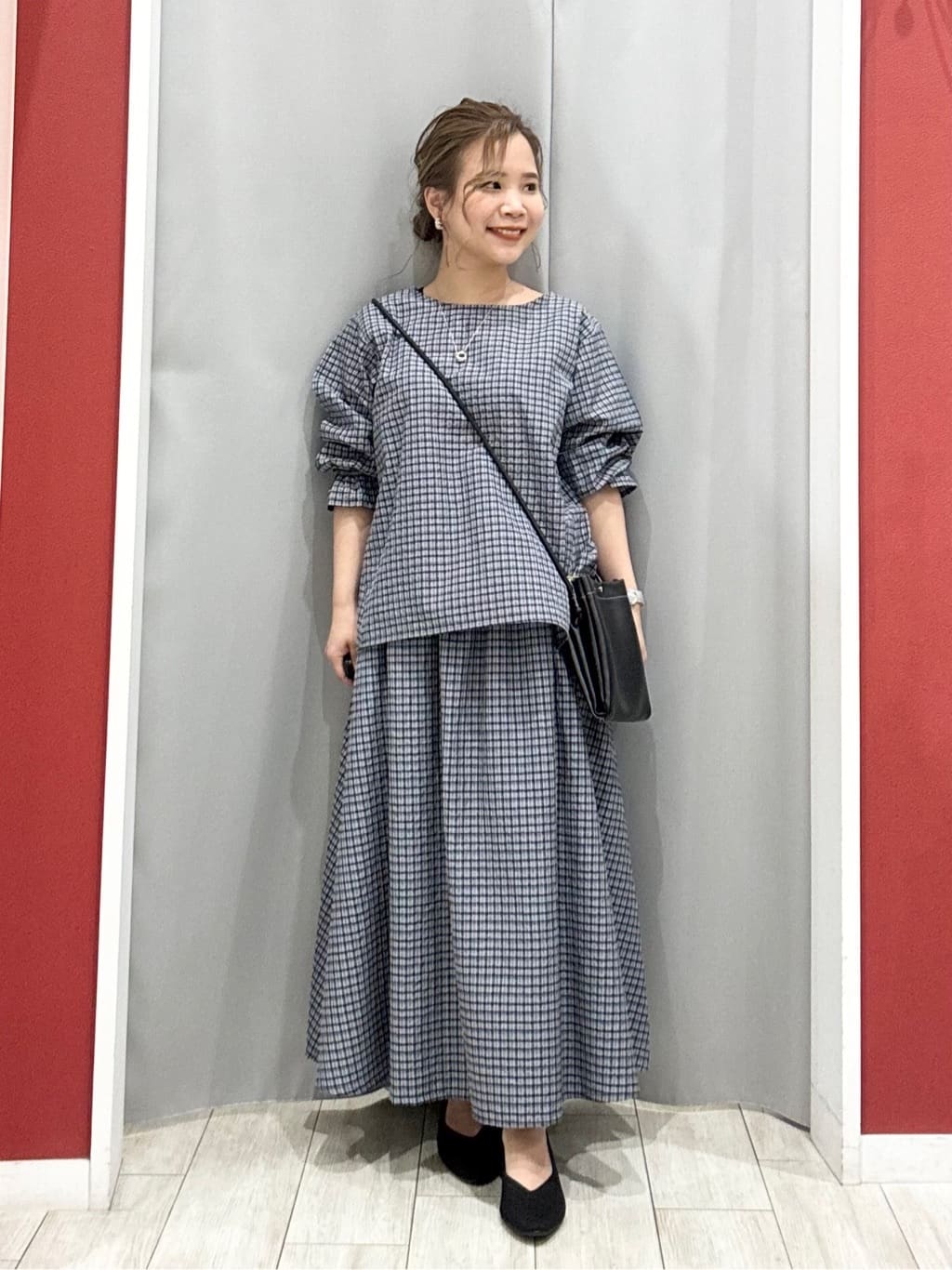 shioさんの「SHOO･LA･RUE｜【洗濯機可/UV】さらっとしたタッチが心地よい ショート丈 Vネックカーディガン」を使ったコーディネート