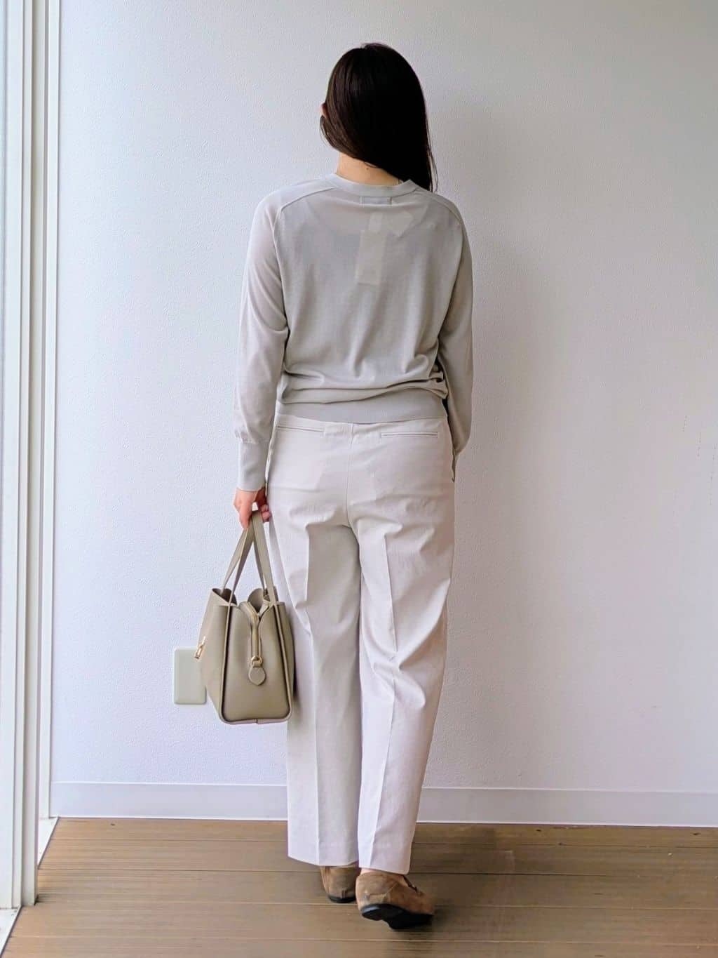 なみきさんの「UNTITLED｜【アンサンブル可/洗える】シアーVネックニット」を使ったコーディネート