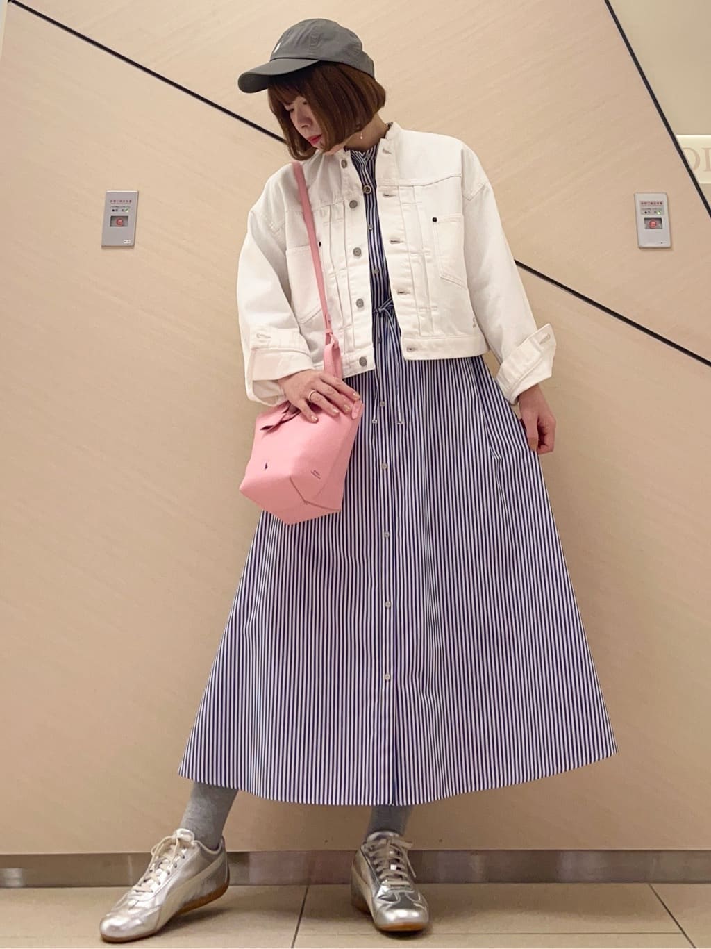 yahataさんの「DRESSTERIOR｜【ウォッシャブル】バンドカラー ホワイトＧジャン」を使ったコーディネート