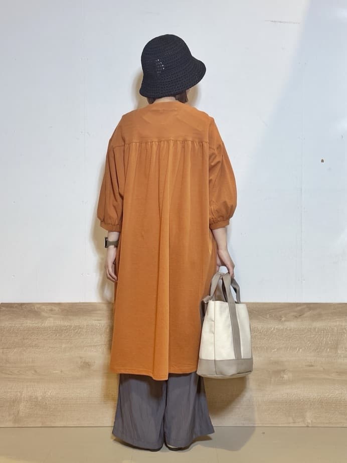 るねさんの「SHOO･LA･RUE｜【洗濯機可/S-LL】1枚でも羽織でも キーネックシャツワンピース」を使ったコーディネート