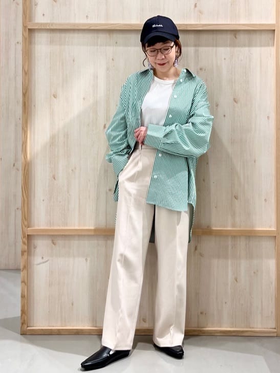 nakoさんの「THE SHOP TK｜ゆったりシルエットで体型カバー ロングシャツ」を使ったコーディネート