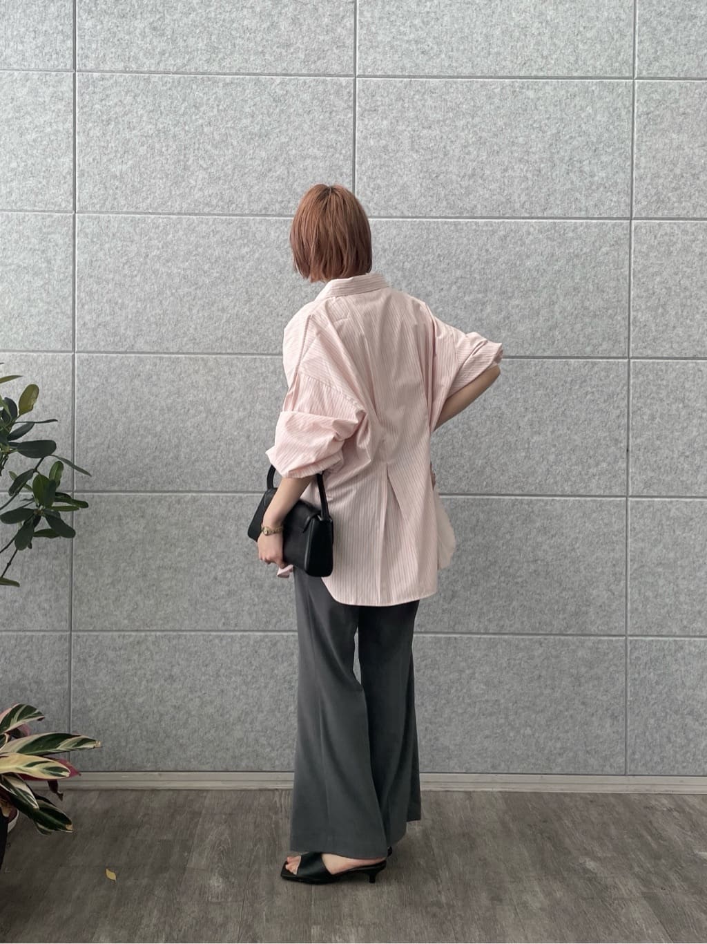 mikuさんの「INDIVI｜Comfy SET UP｜ストレートフレアパンツ【セットアップ対応／通勤／カセット服／接触冷感／UV」を使ったコーディネート
