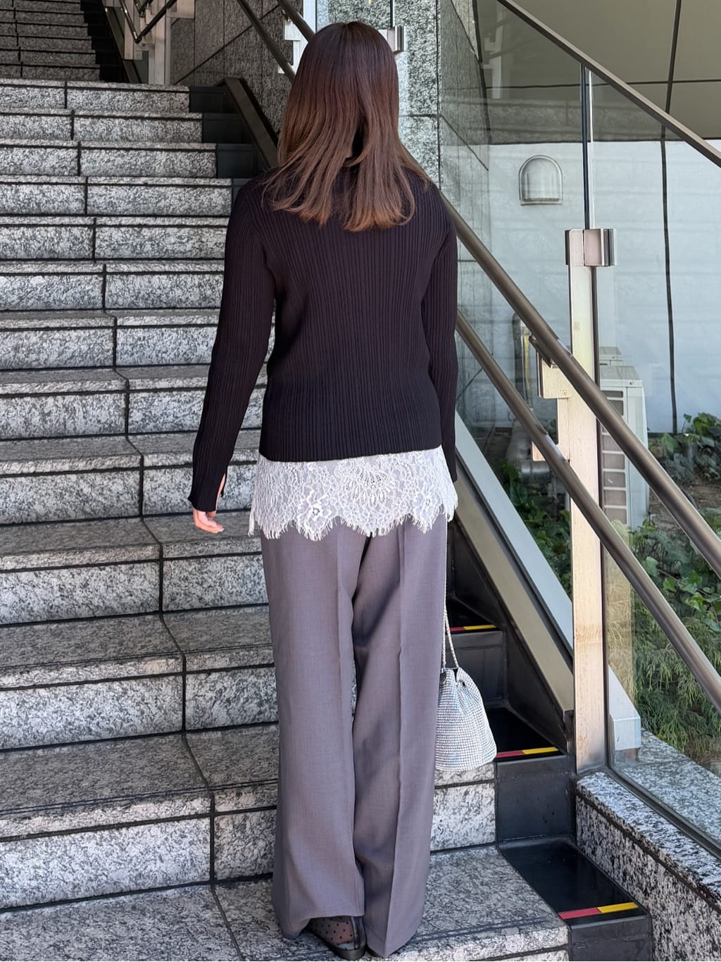 HANNAさんの「OPAQUE.CLIP｜シルバー多ボタン ランダムリブニットカーディガン【洗濯機OK】」を使ったコーディネート