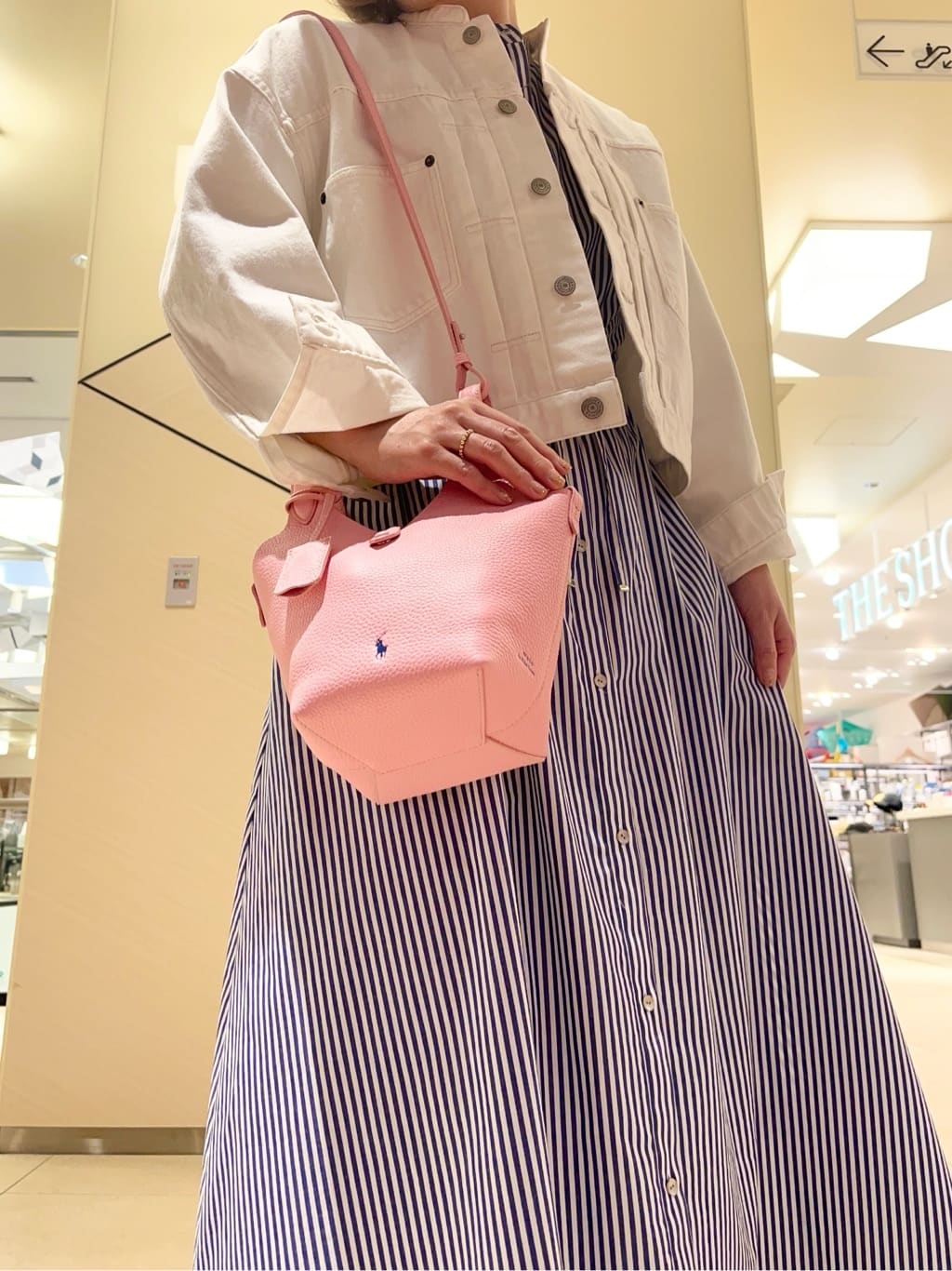 yahataさんの「DRESSTERIOR｜【ウォッシャブル】バンドカラー ホワイトＧジャン」を使ったコーディネート