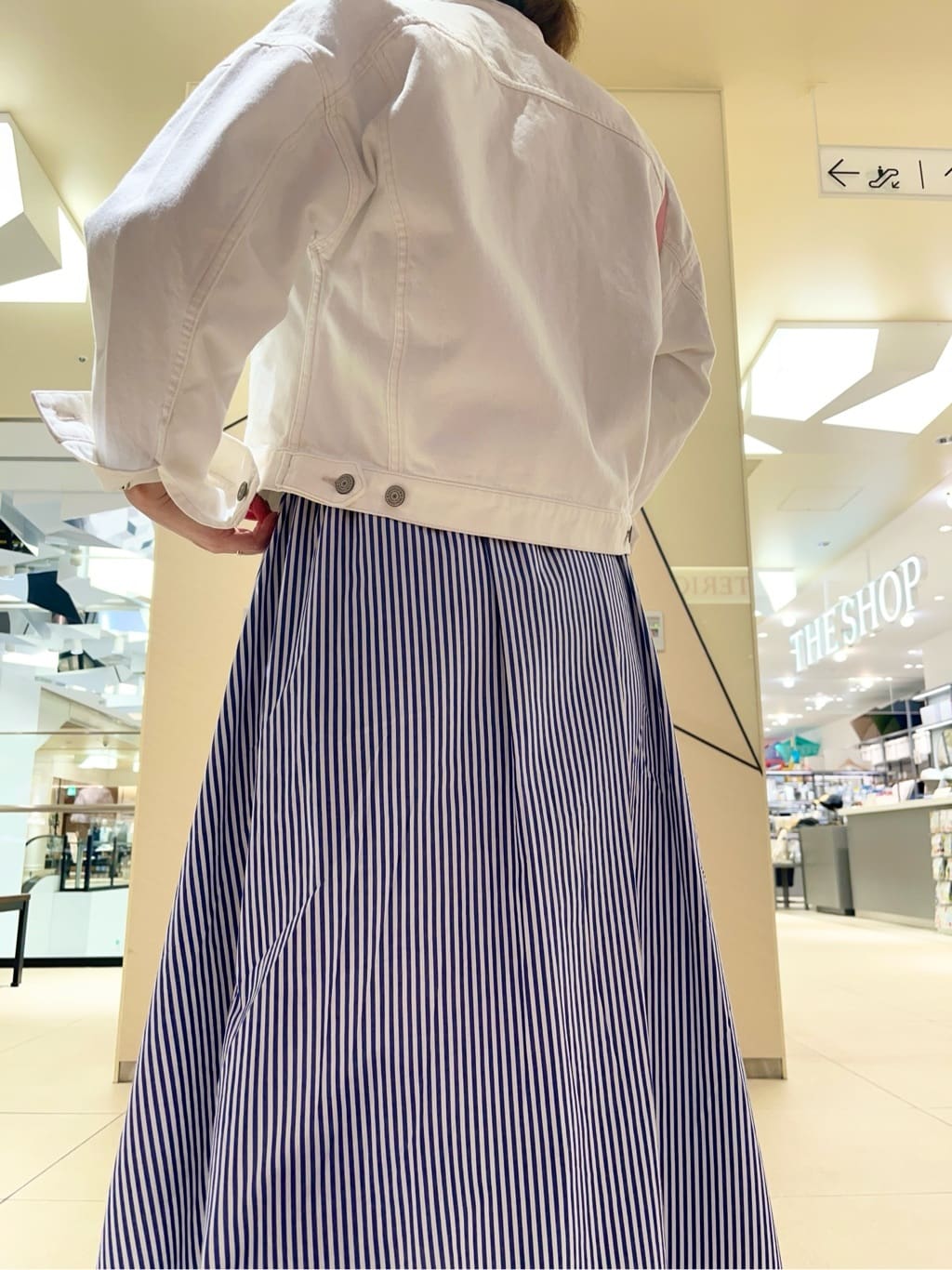 yahataさんの「DRESSTERIOR｜【ウォッシャブル】バンドカラー ホワイトＧジャン」を使ったコーディネート