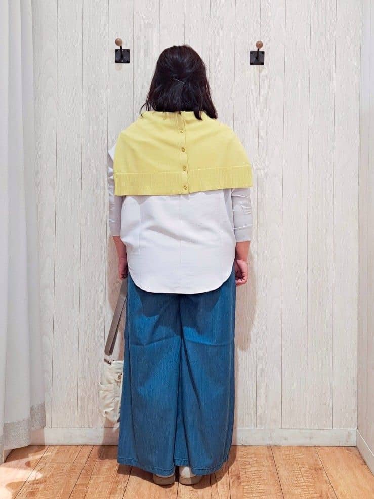 kotomiさんの「SHOO･LA･RUE｜【洗濯機可/UV】さらっとしたタッチが心地よい ショート丈 Vネックカーディガン」を使ったコーディネート