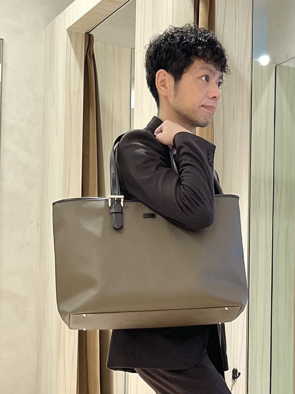 URAさんの「TAKEO KIKUCHI｜【洗える】スリーシーズンリラックスニットジャージ ジャケット」を使ったコーディネート