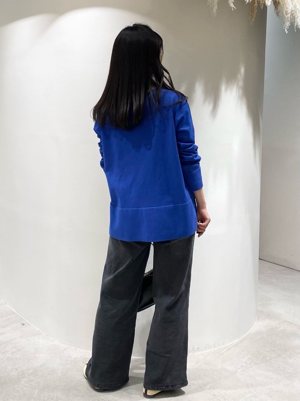 みなみさんの「OPAQUE.CLIP｜リラクシーボートネックニット／オーガニックコットン混【洗濯機OK／UVケア】《5col》」を使ったコーディネート