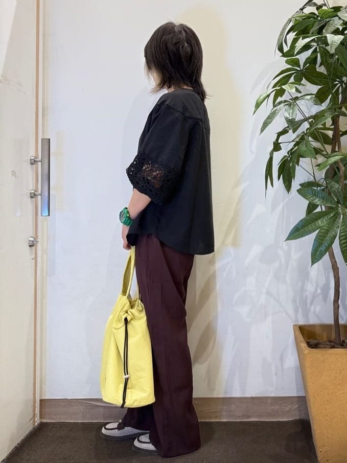 misakiさんの「SHOO･LA･RUE｜【洗濯機可/7分袖】インせず着られる 透かし編み柄が上品な レース切替シャツ」を使ったコーディネート