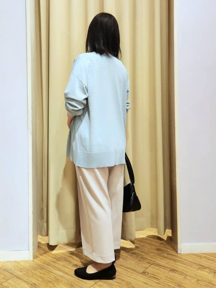 くまさんの「SHOO･LA･RUE｜【洗濯機可/UV】さらっとしたタッチが心地よい ミドルカーディガン」を使ったコーディネート